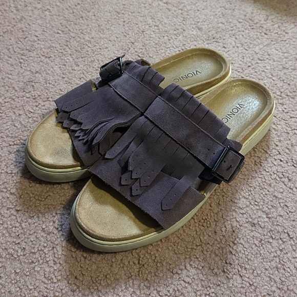 Vionic Shoes - Vionic Suede Fringe Slides in purple sandals Fillmore size 9.5 EUC minor dirt